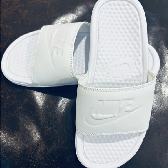 Nike White Minimalist Sandals with Textured Footbed - Picture 1 of 4